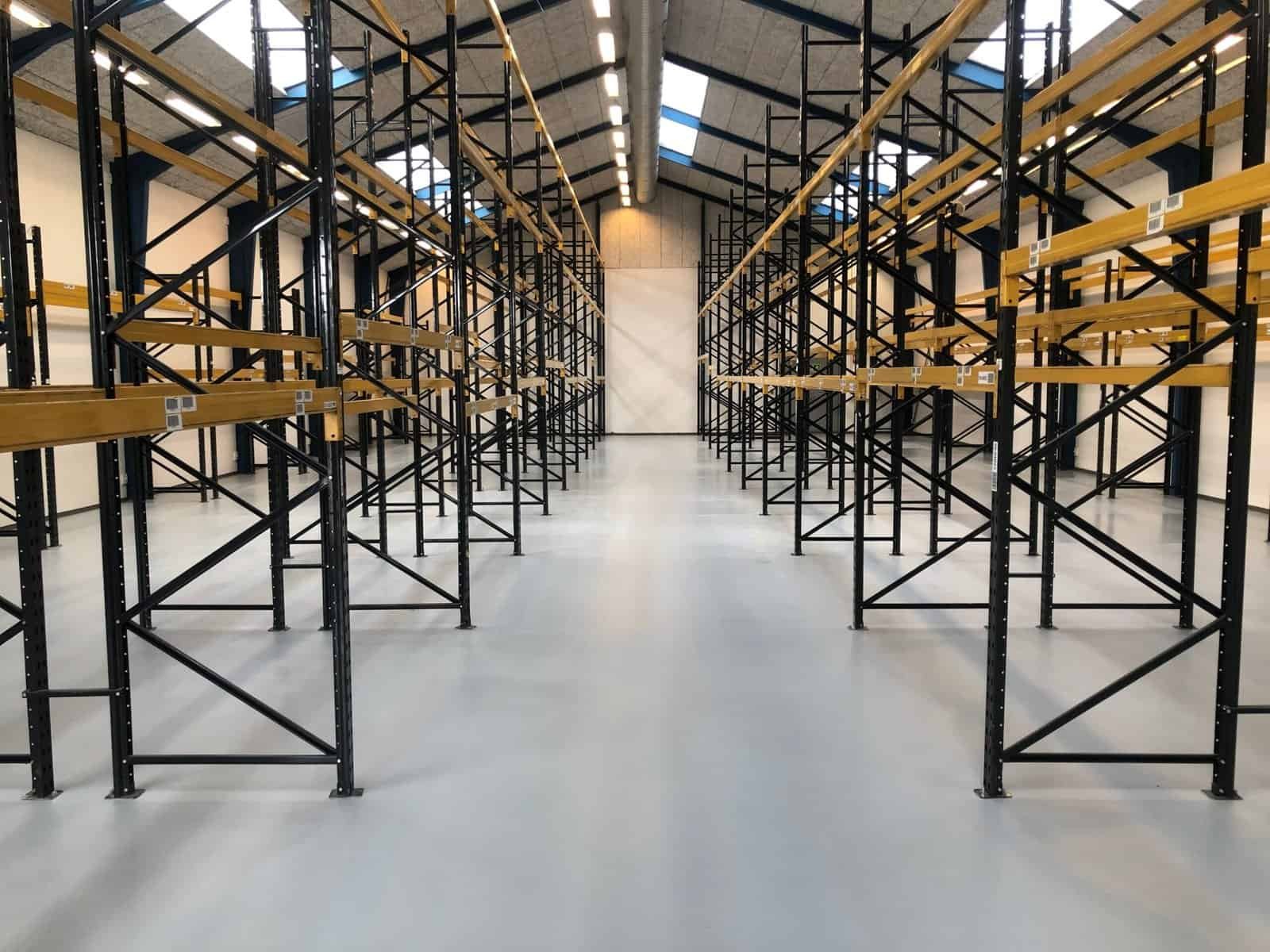 Lagerhotel med pluk og pak i Nordsjælland, specialiseret i effektiv lager- og logistikløsning. Moderne lagerfaciliteter med skræddersyet pluk- og pakkeservice til virksomheder.